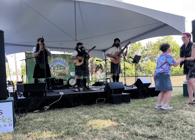 Adams, Martin & Linahon on the Main Stage